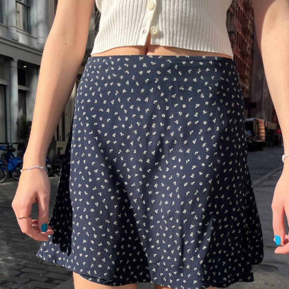 Brandy Melville Floral Wrap Skirt - Picture 3 of 7